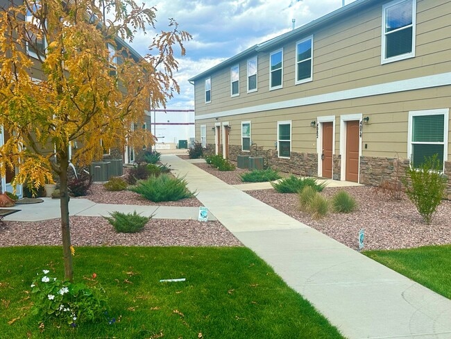 Photo - STYLISH 3-BEDROOM TOWNHOME w/ A/C **LIKE N...