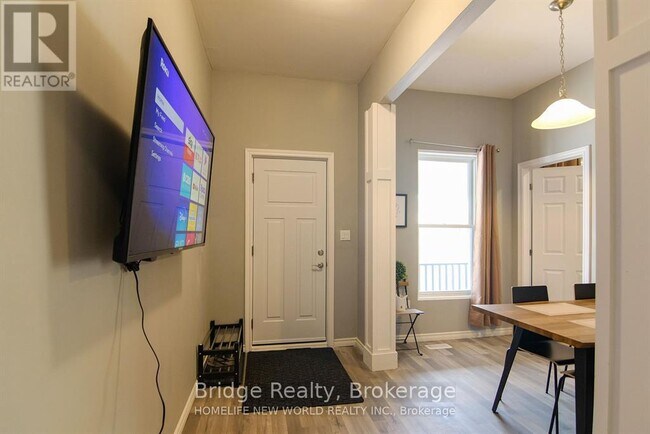 Photo - 144-144 Adelaide St N Unité 1