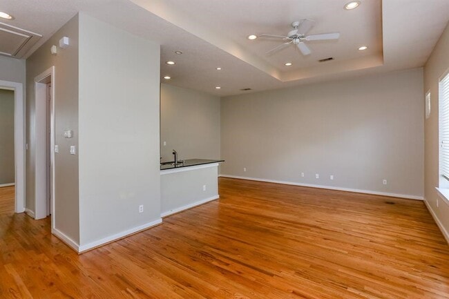 Photo - 4030 Center St