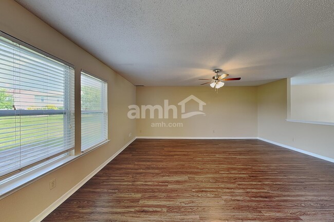 Photo - 14470 Forsythia Ln