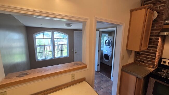 Building Photo - 418 N Thompson St Rental
