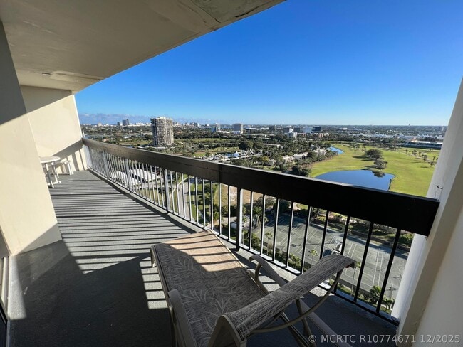 Building Photo - 2400 Presidential Way Unit Ph5