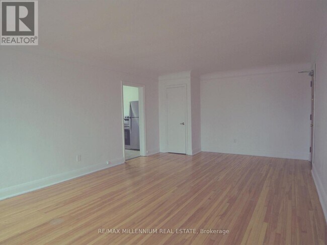 Photo - 149 Borden Ave N Unité 12