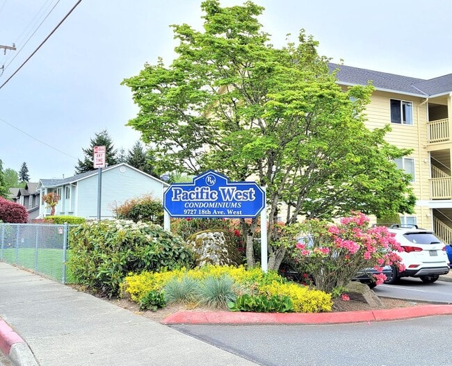 Photo - 2 Bed/ 2 Bath Condo Everett Near Boeing and Paine Airport