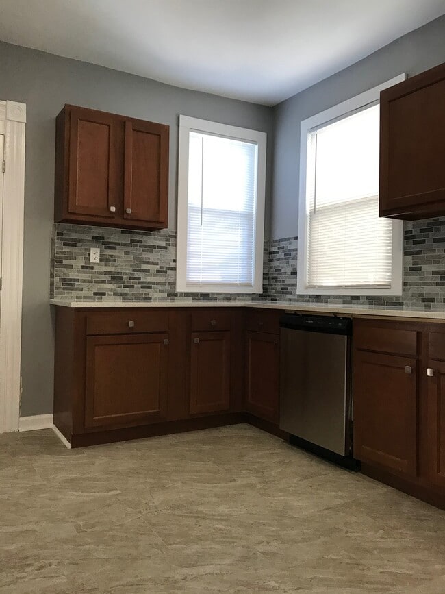 Photo - 353 Poplar St Unit 2nd Fl