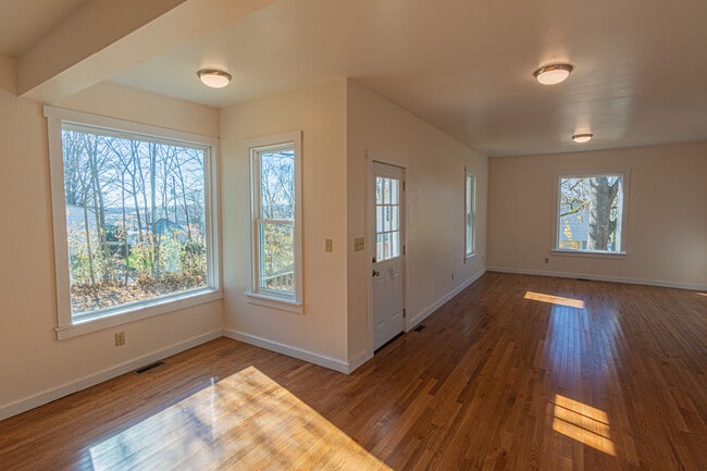 Building Photo - 10 Cottage St