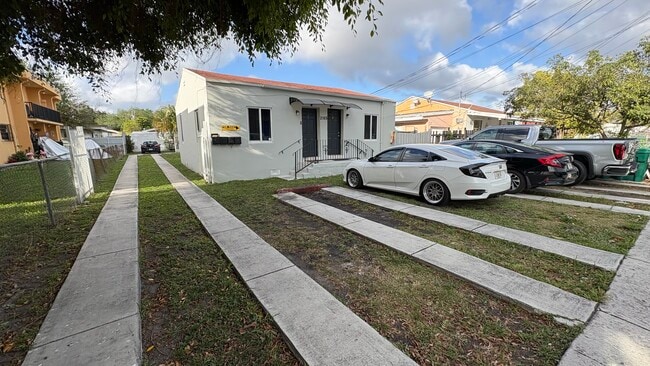 Photo - 2165 NW 23rd St Unidad 2