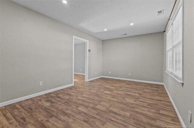 Photo - 216 Treadway Ct