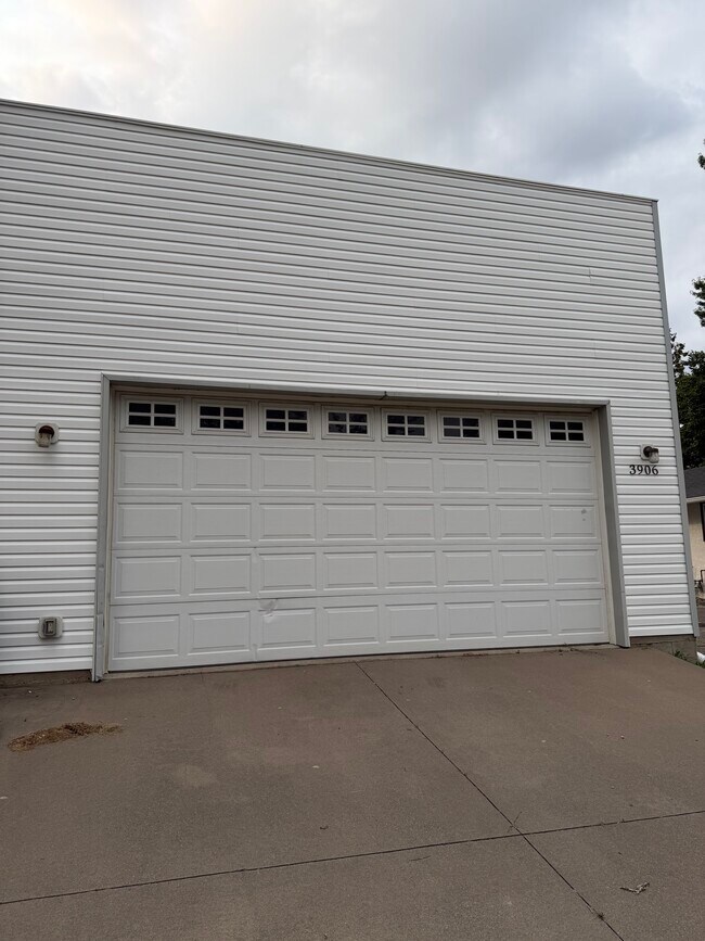 3906 Reservoir Blvd