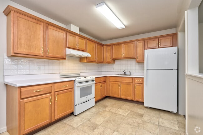 1BR,1BA - 744 SF - Kitchen - Golden Ridge Apartments