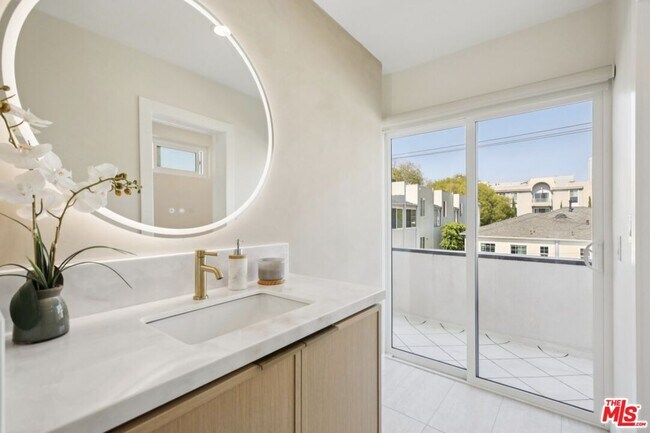 Photo - 1820 Fairburn Ave