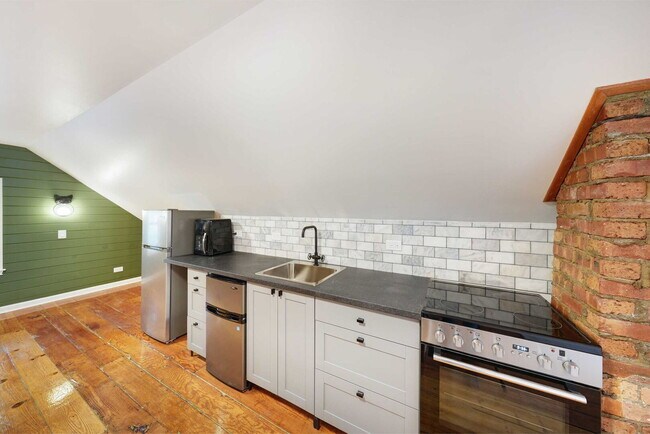 Photo - 507 W Wesley St Unit 2