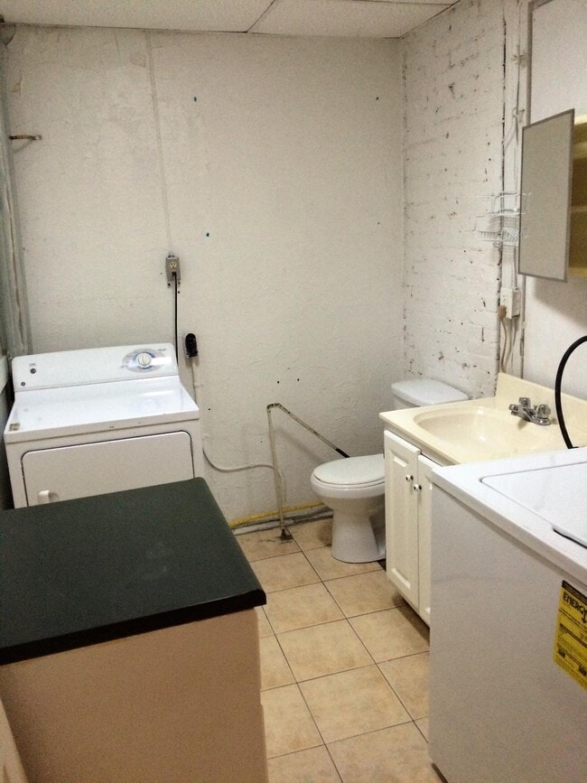 Laundry/powder room - 3104 Kennett Sq