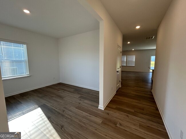 Photo - 205 Sunshine St