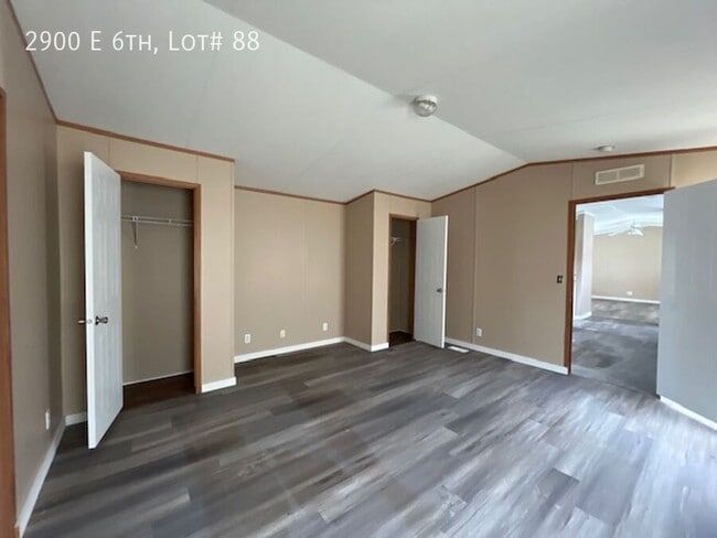Photo - 2900 E 6th Ave