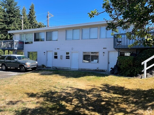 Building Photo - Now Available – Spacious 2 Bed / 1 Bath Ap... Unit 4 Rental