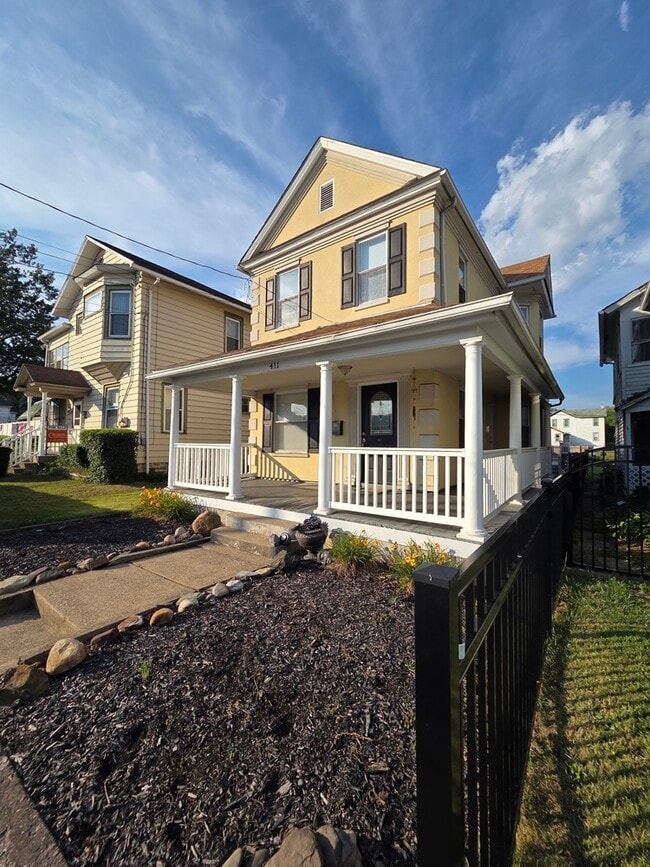 Photo - 411 Bennett St