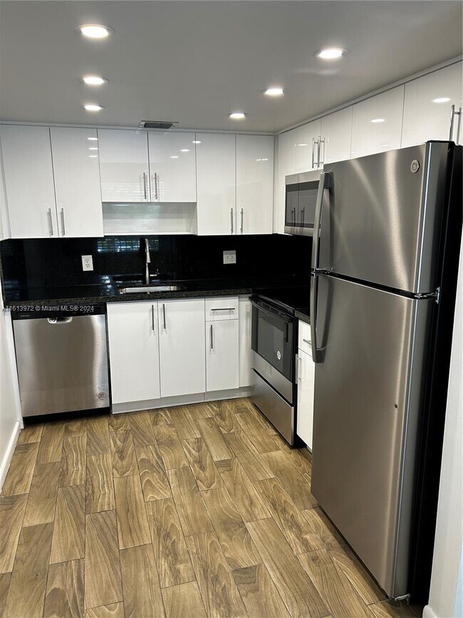 Photo - 300 SW 134th Way Unit 205E