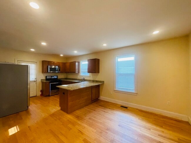 Building Photo - 35 Pratt St Unit 1A