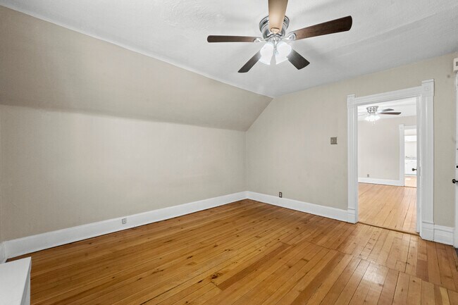 LR or BDRM - 331 Des Plaines Ave Unidad #2
