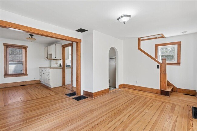 Photo - 751 Holmes Rd