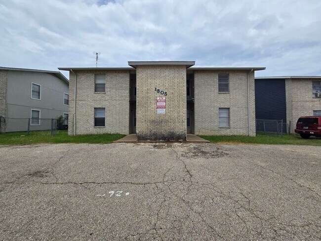 SECTION 8 ACCEPTED - WATER INCLUDED - AVAI... - SECTION 8 ACCEPTED - WATER INCLUDED - AVAI... Apartment Unit 1305 Quail Circle - A
