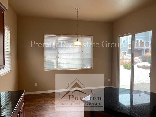 Photo - 5948 Revelstoke Dr