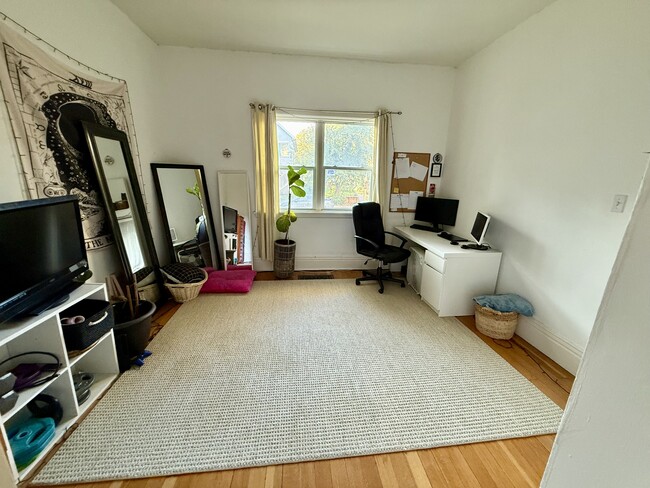 Photo - 129 Langside St Unit 1