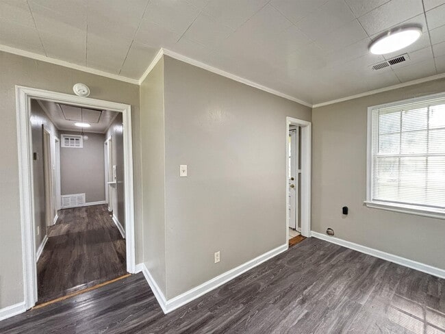1065 Larry Ln