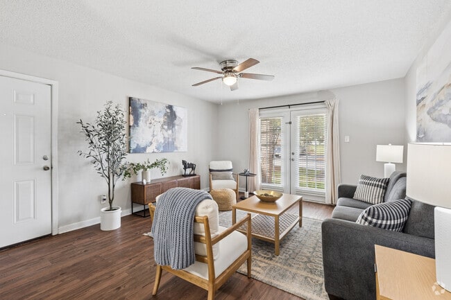 1BR, 1BA - 712SF - Living Room