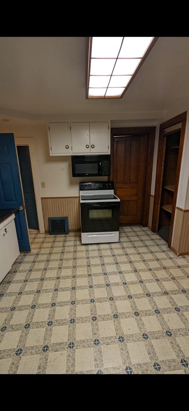 Photo - 1037 25th St Unit 3 Bed Apartment Lower