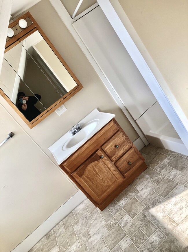 Bathroom - 72 Ash St