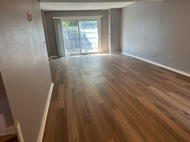 Photo - 11 Knollwood Cir