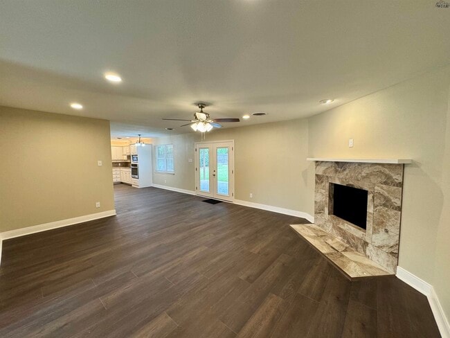 Photo - 2807 Lambeth Way