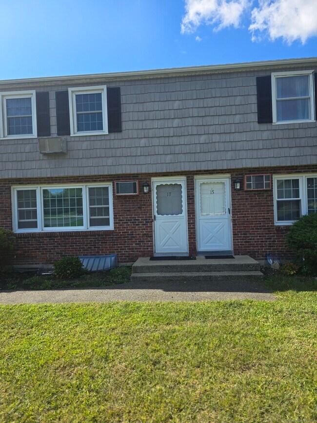 Photo - 17 Old Farms Ln Unit 17