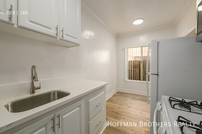 Photo - 1319 N Bronson Ave Unidad 107