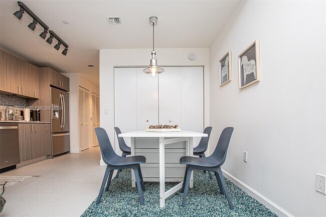 Photo - 5350 NW 84th Ave Unidad 710