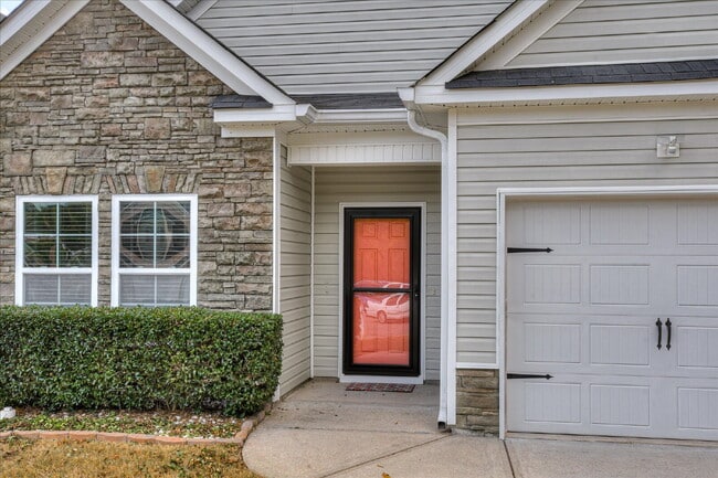 Photo - 665 Dunrobin Ln