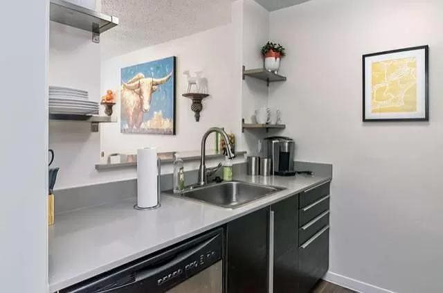 1200 Mariposa Dr