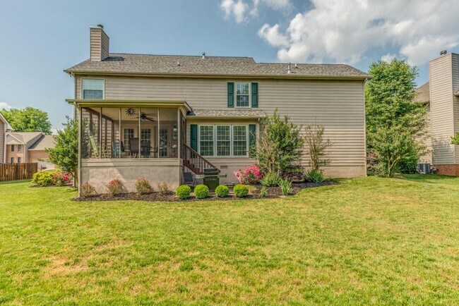 Photo - Knoxville 37934 - 4 bedroom, 2.5 bath - call Karen Robertson 865-454-7626