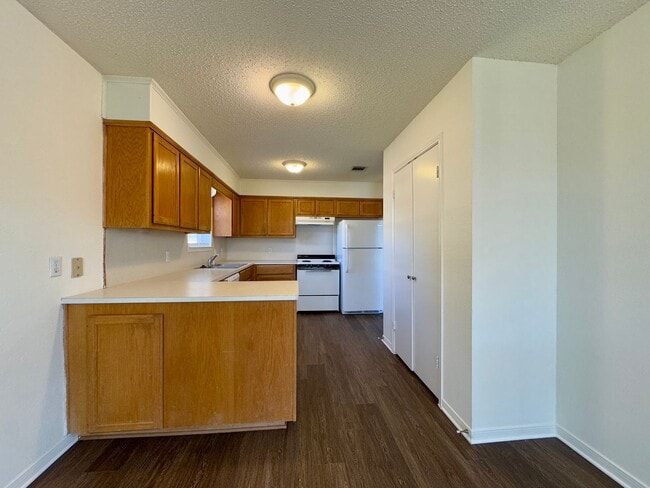 Photo - 974 Parkview Cir