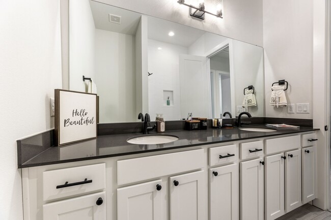 Building Photo - 5725 White Magnolia St.