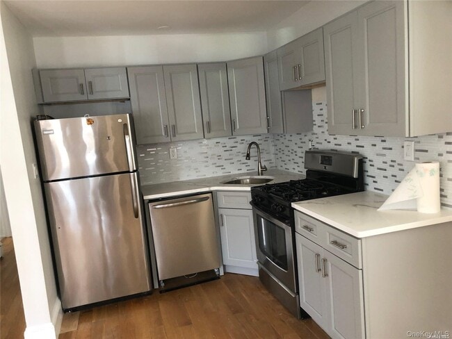 Photo - 147 E Walnut St Unit upper