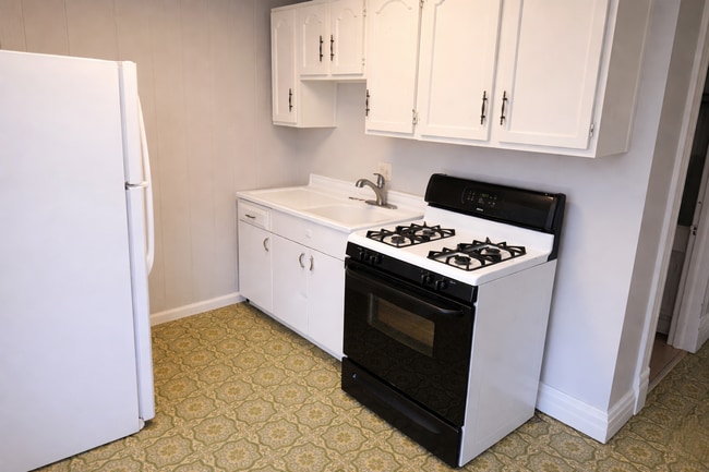 Building Photo - 3544 Bell St Unit 2