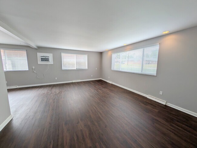 Photo - 110 Cromwell Pl Unit 2