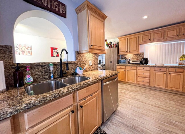 Photo - 8912 SW 6th St