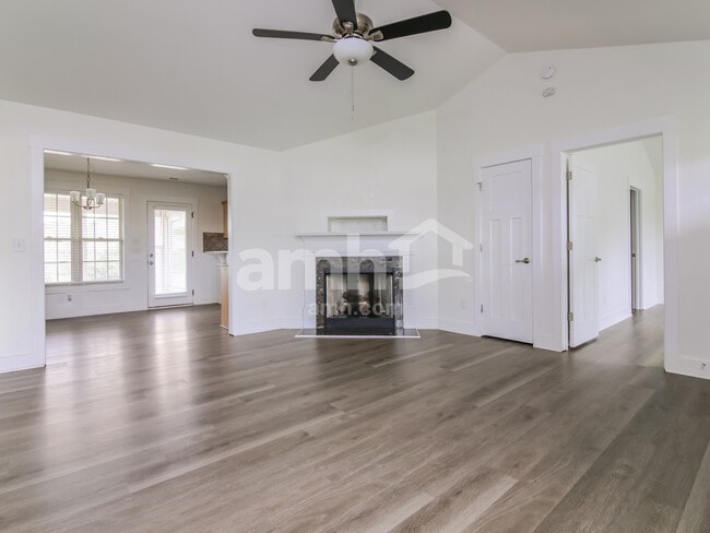 Photo - 15 Hanford Dr