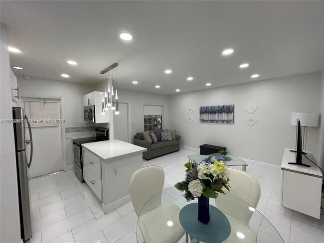 Photo - 1407 NE 56th St Unit 103