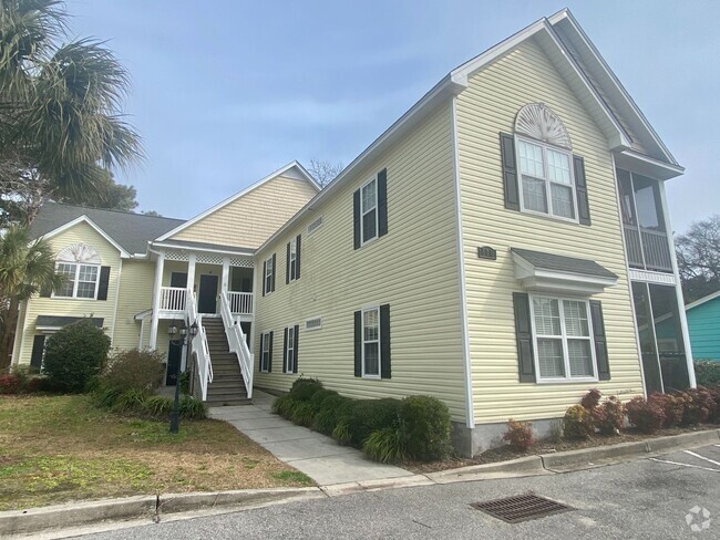 Building Photo - Walk to the beach! 3 bedroom/2 bath condo ...