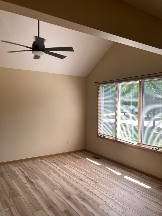 Dining Room/Vaulted Ceiling - 412 11th Cir SE Unit Iron Lake Estates